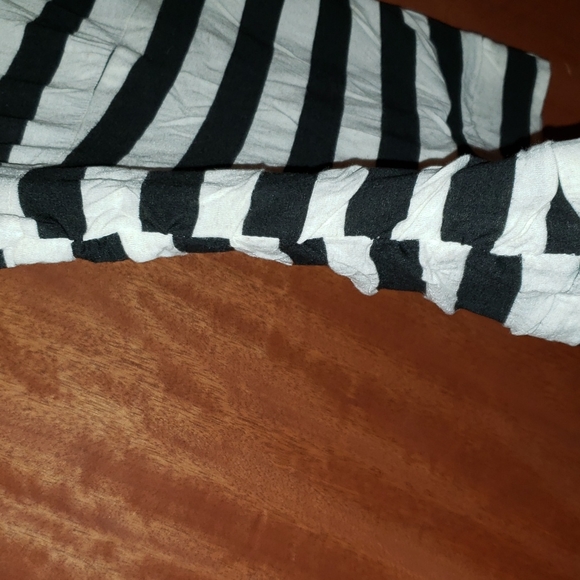 ANNABELLE CUTE & CASUAL TOP - Picture 4 of 9